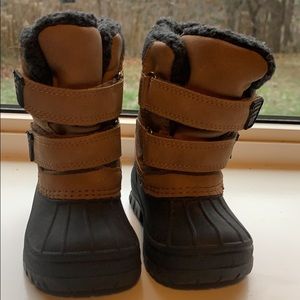 Toddler size 6 winter boots.